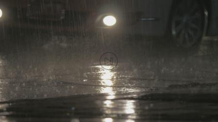 雨落在交通上[4K]