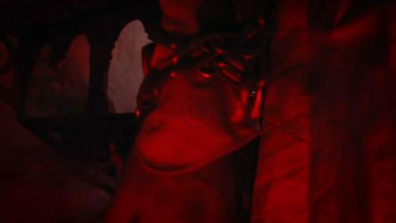 酷刑受害者与铁链搏斗[免费商用]