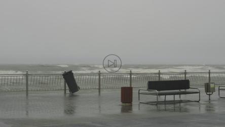 强风暴锋即将登陆[]