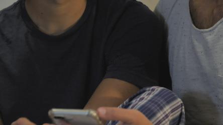 男女同性恋、双性恋和跨性别者情侣深情接吻[免费商用]