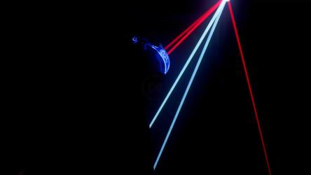 电子舞者站在霓虹灯下[免费商用]