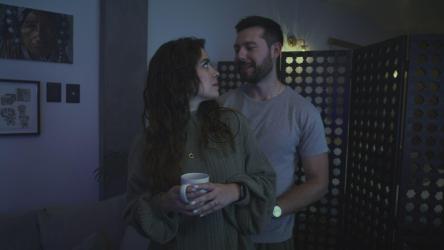 浪漫的情侣分享爱的时刻[免费商用]