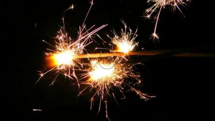 火花慢慢燃烧[4K]