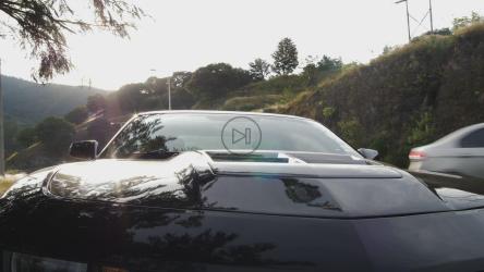 停在高速公路旁的跑车[4K免费商用]