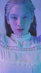 银色妆容的时尚女性肖像[免费商用竖屏]