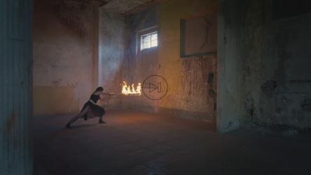 一个拿着火刀跳舞的天才女人[免费商用]