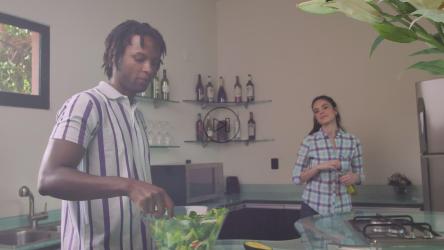 素食夫妇准备食物[免费商用]