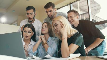 工作组对交易达成感到兴奋[]