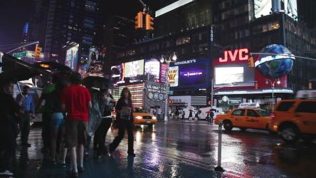雨夜时代广场[免费商用]
