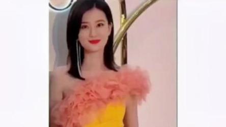 抖音中视频过原创玩法，下载国外平台的电影解说，一键翻译成中文获取收益