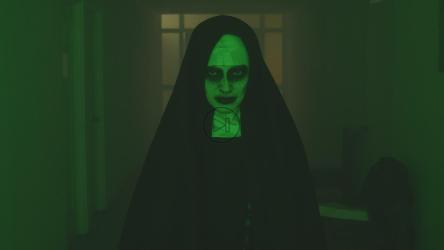 诡异的幽灵修女走在镜头前[免费商用]