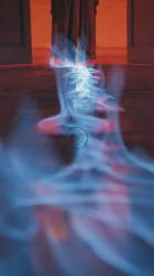 消防线通往一个亮着红色的地方的入口处的地板[免费商用竖屏]