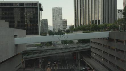 街道和建筑物的无人机拍摄[4K]