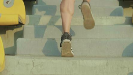 爬上露天看台的台阶锻炼[免费商用]