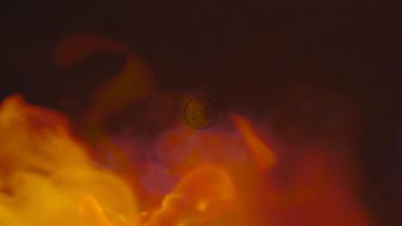 嵌入的火焰在黑暗中摇曳[免费商用]