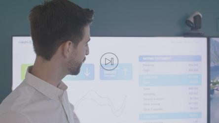 男人在会议上讨论收入[免费商用]