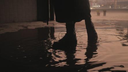 僵尸在水坑里行走[免费商用]