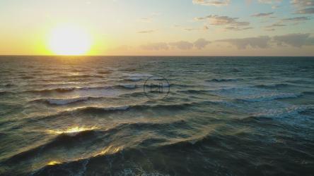 大海和阳光的放松景观[4K]