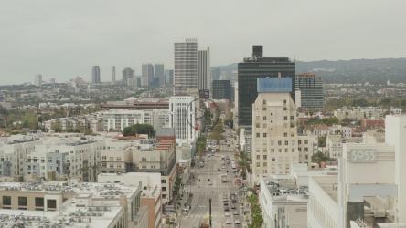 飞越大城市的林荫大道[]