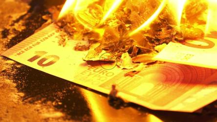 正在燃烧的账单[4K]