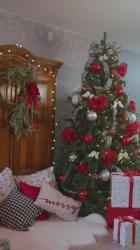 家里有灯的圣诞树[免费商用竖屏]