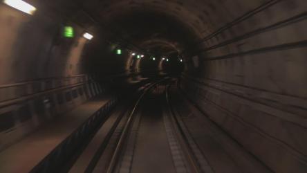 列车通过隧道[4K]