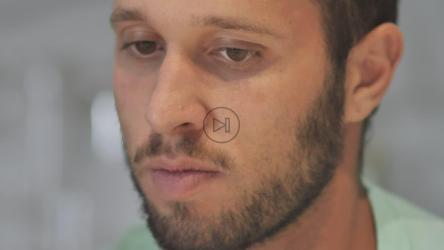 同性恋男朋友庆祝其中一人的生日[免费商用]