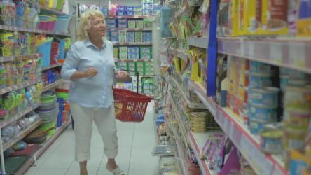 在商店购买宠物食品[]