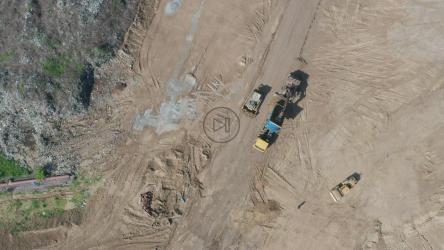 在垃圾场工作的机器[4K]