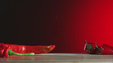 烧烤鸡翅慢动作下落[]