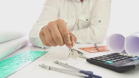 拿着房子钥匙的建筑师[]