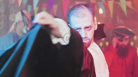 万圣节服装派对与吸血鬼[]