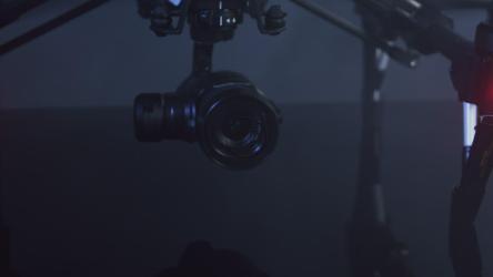 带4K摄像头的无人机[]