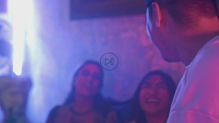 一群朋友在聚会[免费商用]