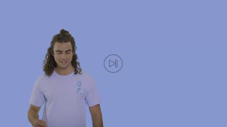 一名患有癌症、带天蓝色缎带的男子[免费商用]