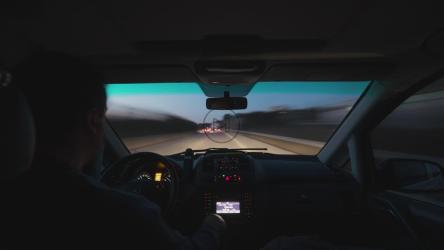 晚上开长途车[]