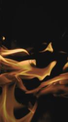 燃烧着黑色背景的火焰[免费商用竖屏]