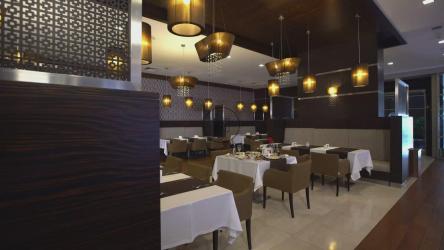 空荡荡的餐厅，灯光很好[4K]