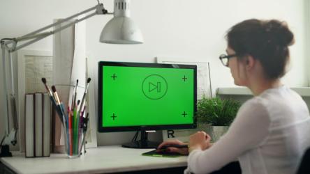 设计师在家工作，绿色屏幕[4K]