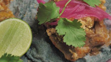 一些玉米卷和一个柠檬的特写[4K免费商用]