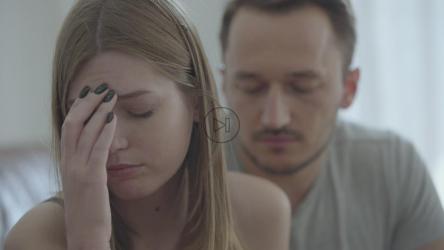 男子试图向他心烦意乱的女友道歉[免费商用]