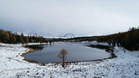 飞越冬季湖面，远眺珠穆朗玛峰[4K]