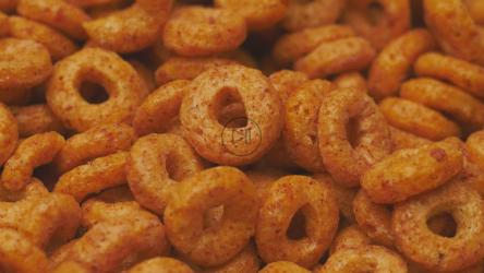 燕麦和肉桂圈的谷物纹理，旋转[4K免费商用]