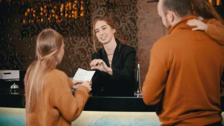 一家人入住豪华酒店[4K]