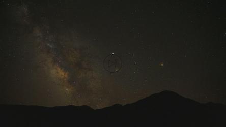 银河移动与群山剪影[4K]