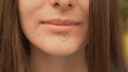 镜头聚焦于一个女孩'；s微笑[免费商用]