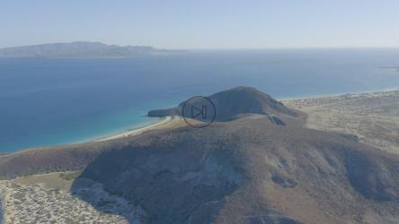 阳光明媚的海岸鸟瞰图[免费商用]