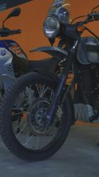 车库里的一排摩托车[免费商用竖屏]