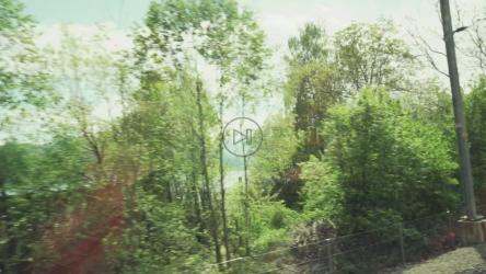 乡村别墅附近的火车旅行[免费商用]