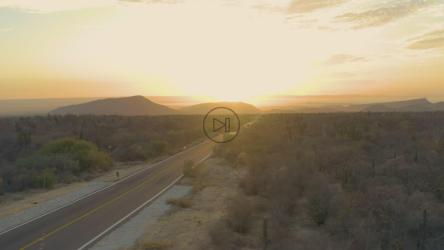 日落时的自然景观全景鸟瞰图[免费商用]